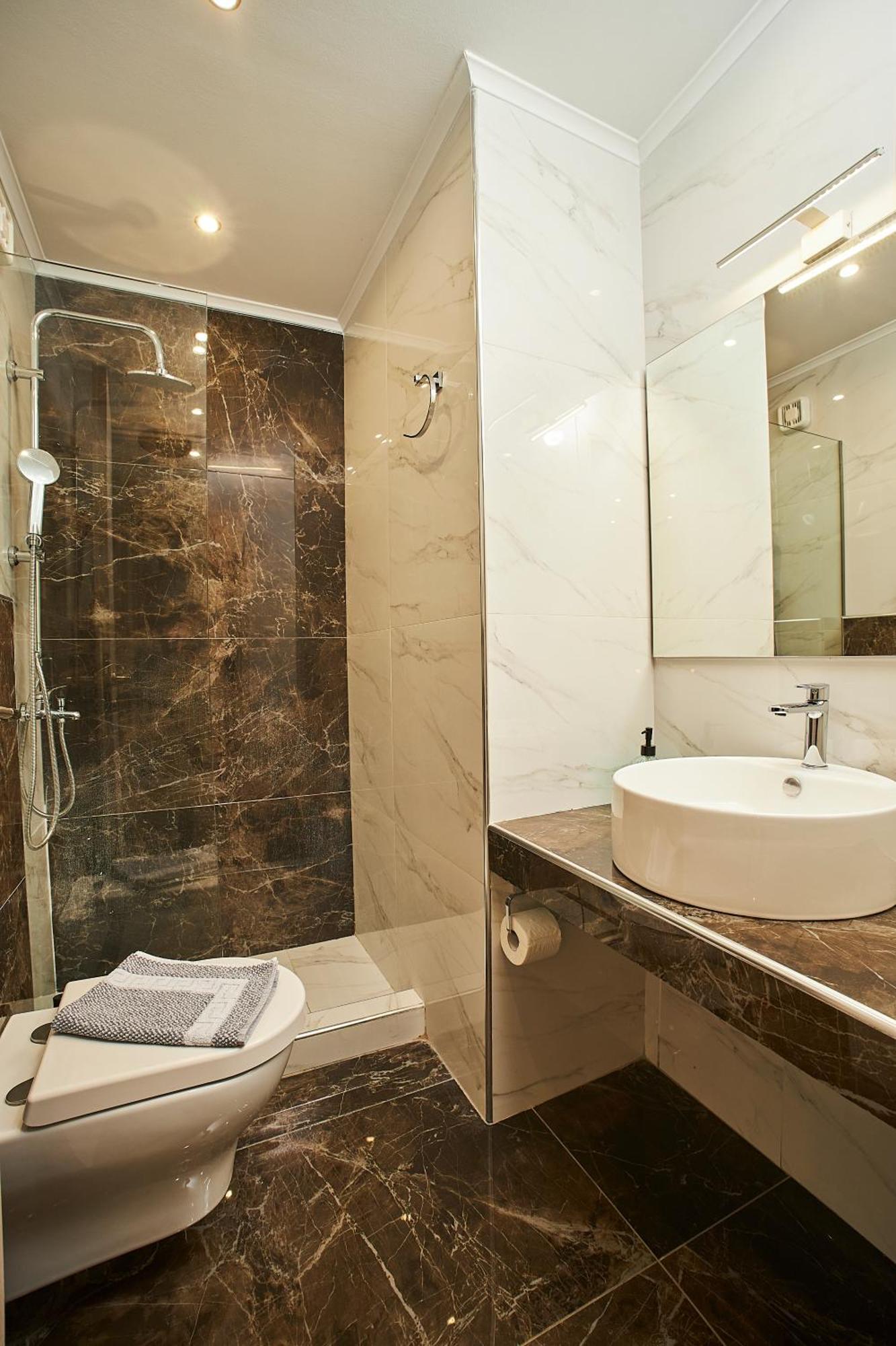 Marble Shine Apartment Near The City Center By Binobi! سالونيك المظهر الخارجي الصورة